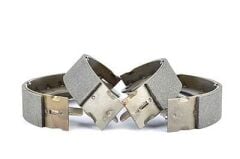 BSG FREN PABUC BALATA ARKA PEUGEOT PARTNER (5,5F) 1.9 D LEVYELI 228,6X41 mm 1996-2008/PARTNER 1.6 HDI- 1996-2008/BERLINGO 1.6 HDI- 2008-/PARTNER 2.0 HDI- 1996-2008/BERLINGO 2.0 HDI- 1996-2008